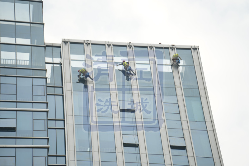 武漢哪家外墻清洗公司好？江城清洗公司