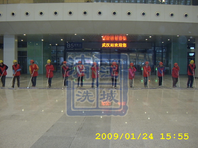 武漢火車(chē)站—開(kāi)荒保潔